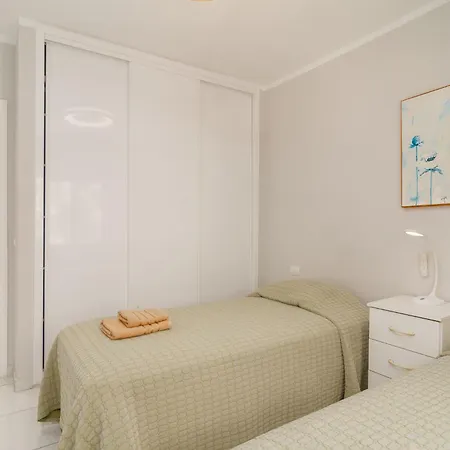 Apartment Spacious 2 Bdr Heated Pool, Garage