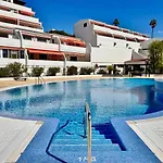 Spacious 2 Bdr Heated Pool, Garage Lejlighed
