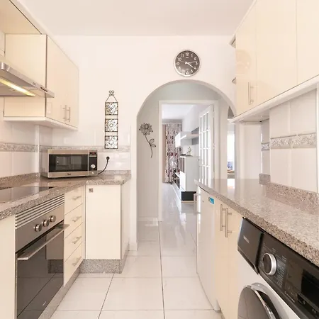 Appartamento Spacious 2 Bdr Heated Pool, Garage Playa de las Americas (Tenerife)