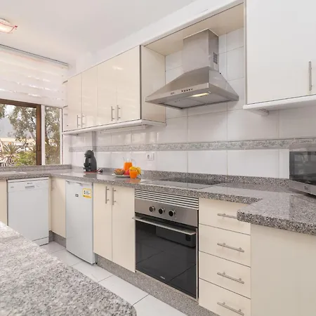 Apartman Spacious 2 Bdr Heated Pool, Garage