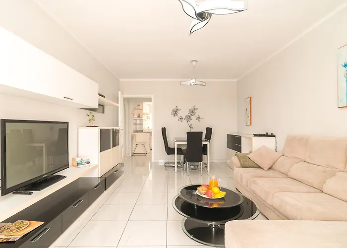 Spacious 2 Bdr Heated Pool, Garage Playa de las Americas (Tenerife)