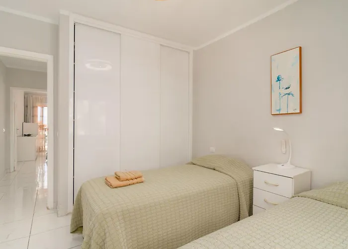 Apartman Spacious 2 Bdr Heated Pool, Garage