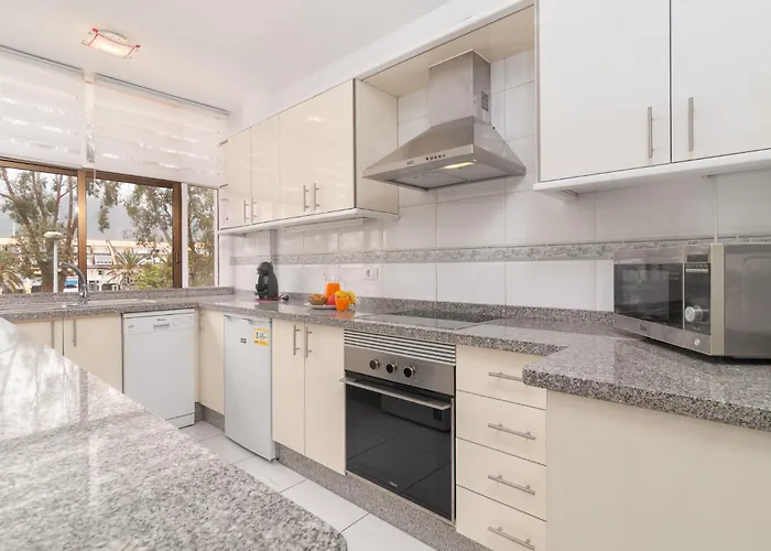 Apartament Spacious 2 Bdr Heated Pool, Garage